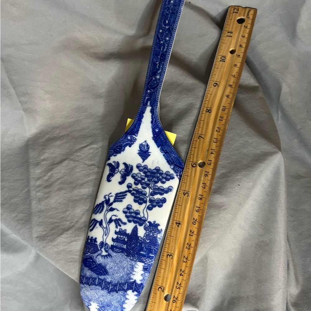 Vintage Blue Willow Blue and White Porcelain Cake Server - Picture 3 of 3